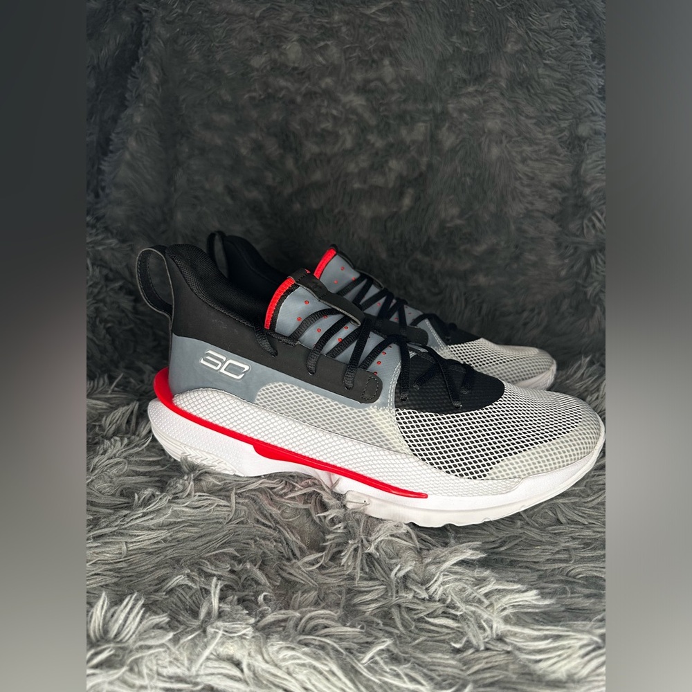 stephen curry size 11M/12.5W